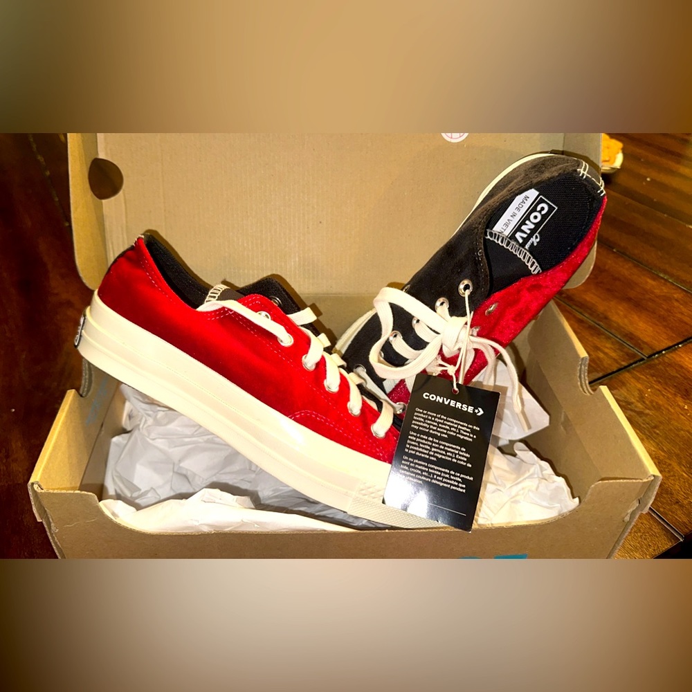 Converse Retro low top Chuck Taylor 2 tome red and black VELVET sneakers